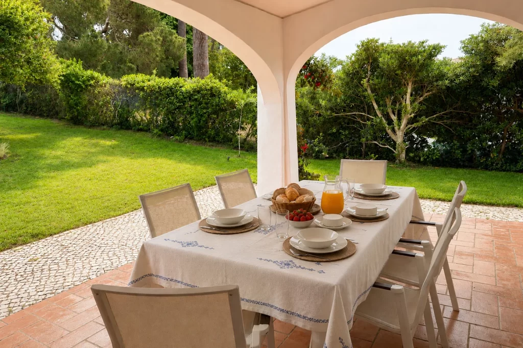 casa-dos-arcos-vilamoura-alpendre-jardim